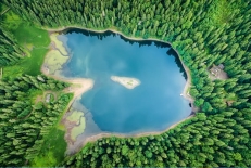 Озеро Синевир — одно из семи чудес Украины в сердце Карпат